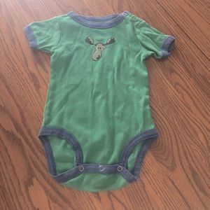 6/$20 Lazy One green & blue Moose Caboose onesie size 18 M